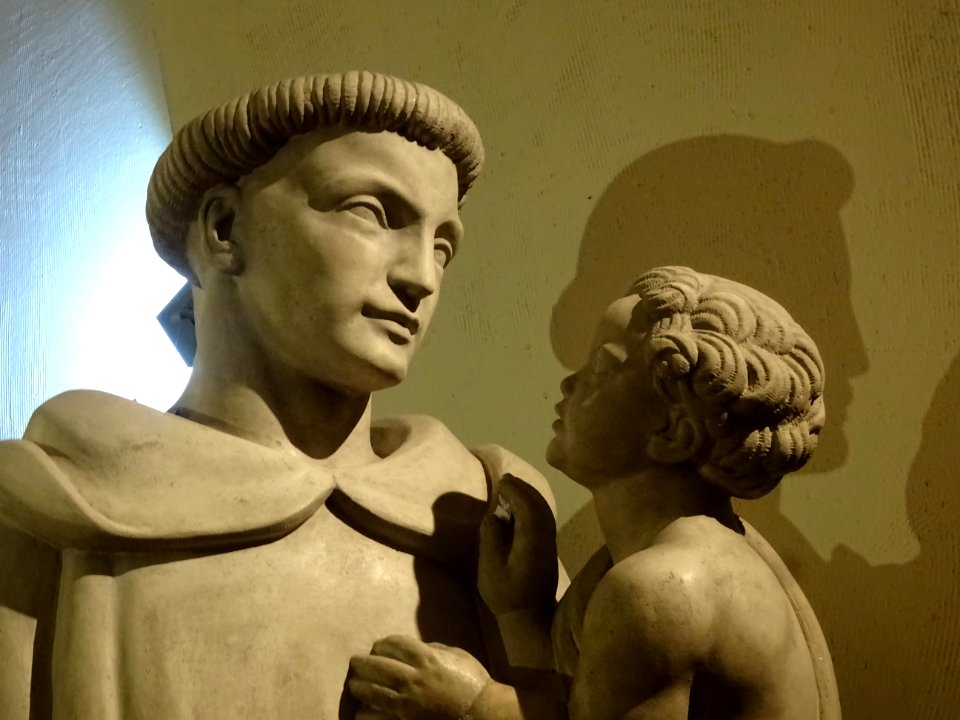 Sculpture, église Saint-Antoine-de-Padoue, 52 boulevard Le… 