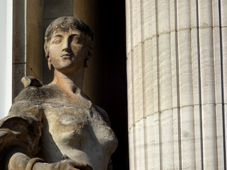 Statue à l'extérieur du Grand Palais, à l'angle de l'avenu… 