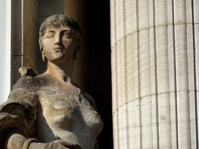 Statue à l'extérieur du Grand Palais, à l'angle de l'avenu… 