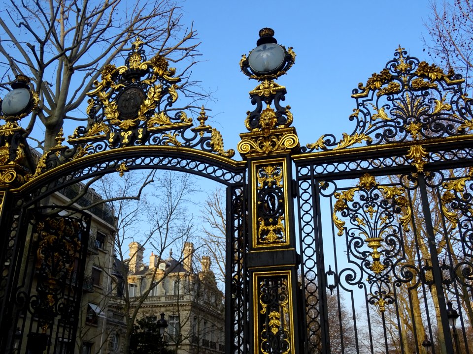Grille dorée du Parc Monceau, quartier de l'Europe, rue de… 