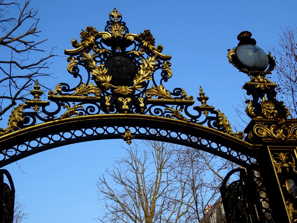 Grille dorée du Parc Monceau, quartier de l'Europe, rue de… 