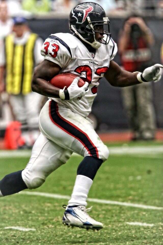 Nfl running athlete