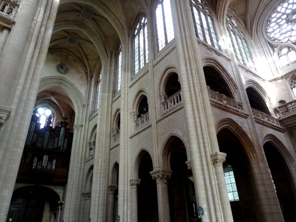 Nef, voutes et vitraux, cathédrale Notre-Dame de Senlis, O… 