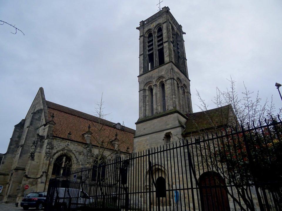 Eglise Saint-Justin à gauche et tour Saint-Rieul à droite,… 