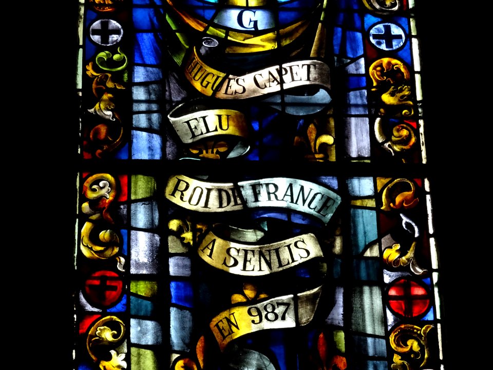 Détail d'un vitrail, cathédrale Notre-Dame de Senlis, Oise… 