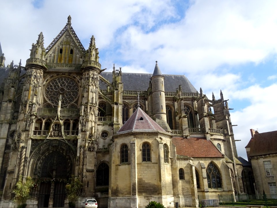 Cathédrale Notre-Dame de Senlis, portail sud sur la place … 