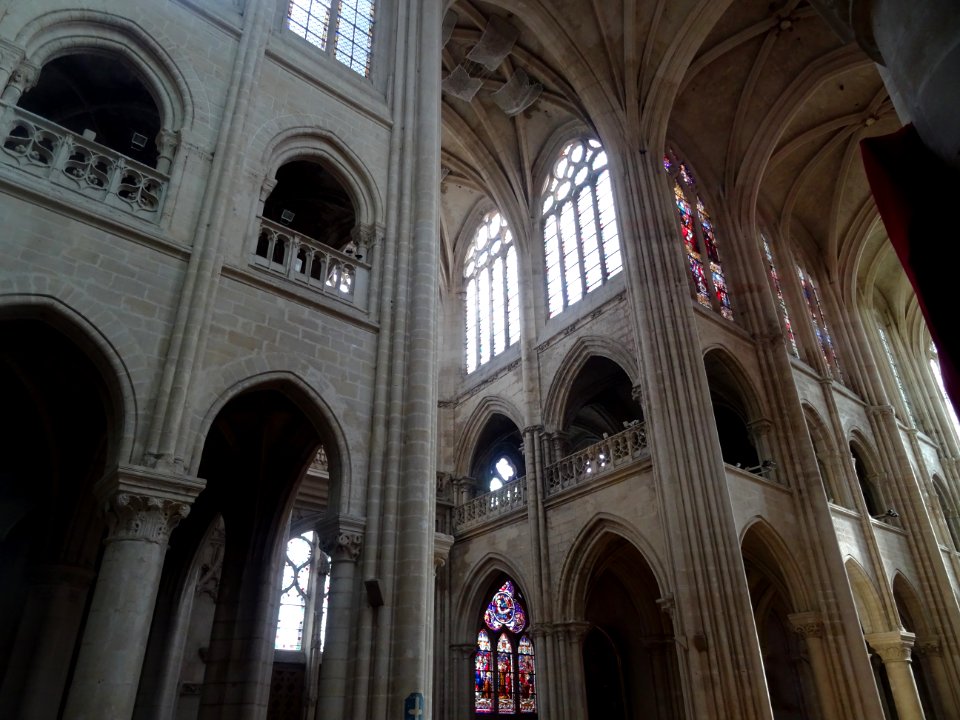 Nef, voutes et vitraux, cathédrale Notre-Dame de Senlis, O… 