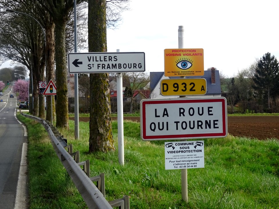J'ai traversé un hameau qui s'appelle La roue qui tourne… 