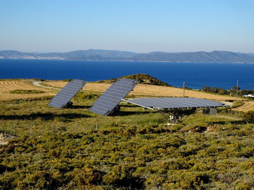 Panneaux solaires, région de Psalidi, île de Kos, en face … 