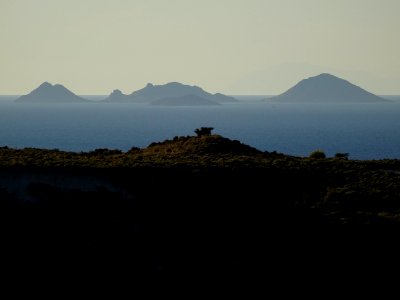 Ile Catalada Adasi avec 3 collines coniques, faisant par… 