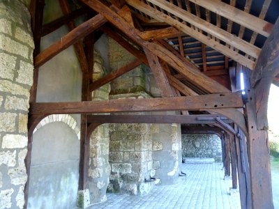 Murs et poutres de la charpente du toit de l'église Saint … 