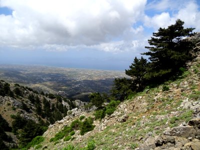 En regardant vers le Nord-Ouest depuis le Mont Dikeos, île… 
