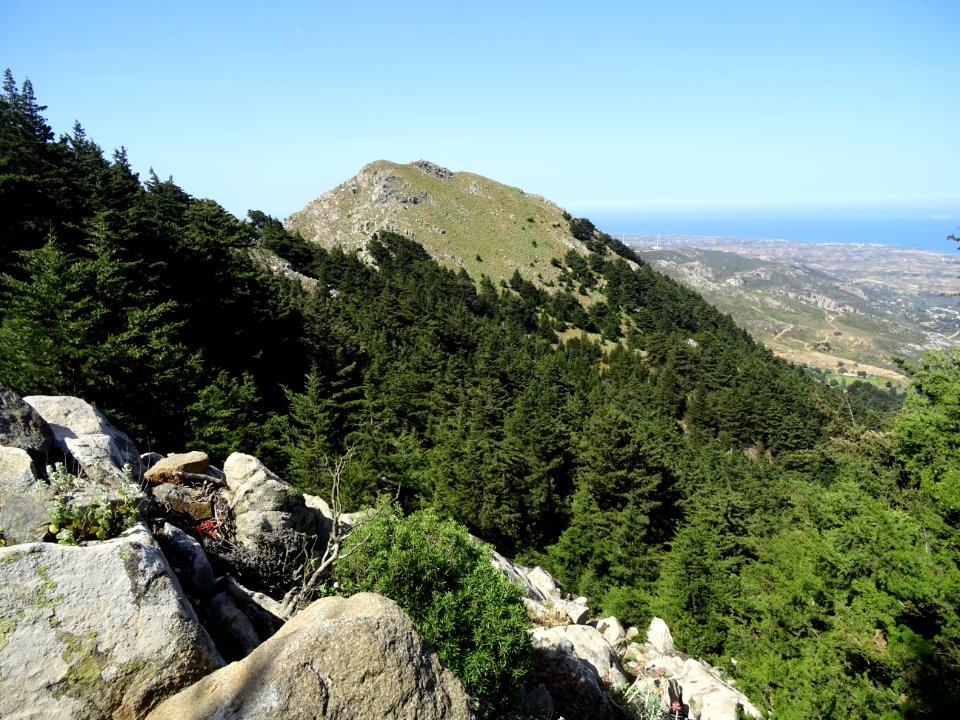 Depuis le Mont Dikeos, vue de la crête vers l'ouest 