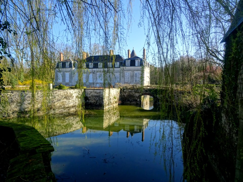 Douves et château de la Mothe, Saint-Lyé-la-Forêt, Loiret 