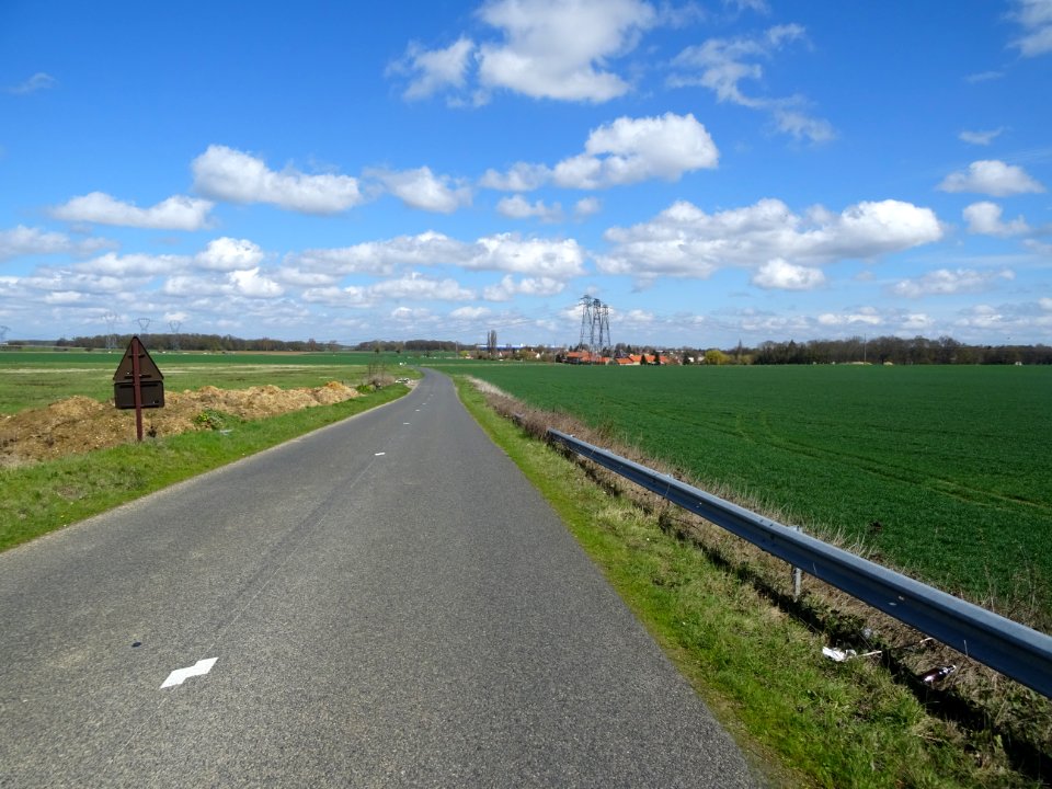 Route en arrivant sur Auxonnettes, Seine-et-Marne 