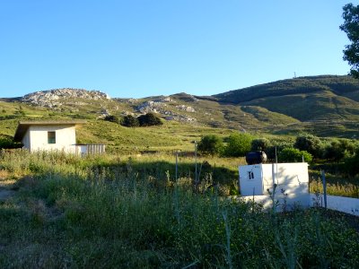Vue vers le haut de la colline depuis la chapelle orthodox… 