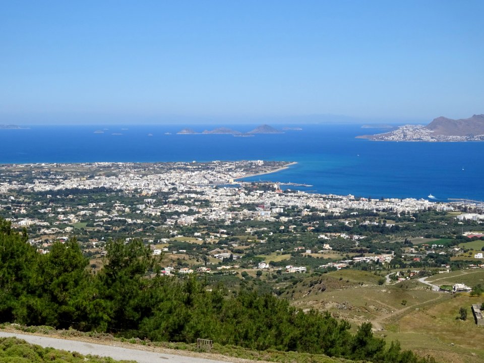 Vue générale vers la ville de Kos, en montant au mont Symp… 