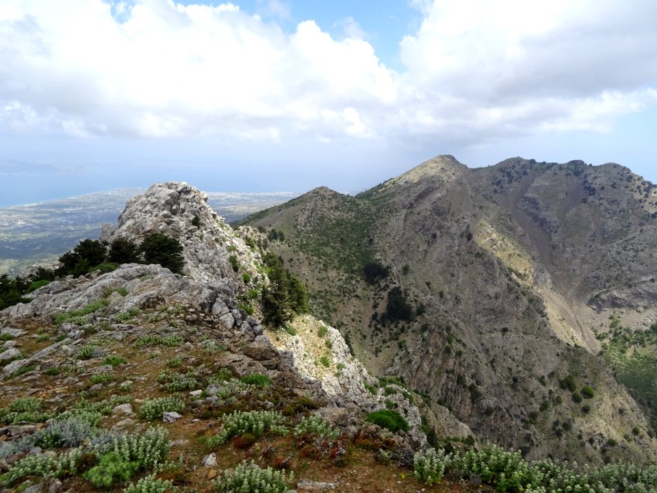 La ligne de crête en regardant vers l'Est, depuis le mont … 