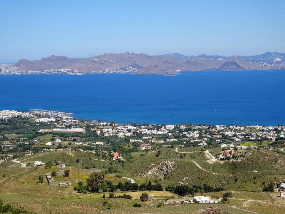 Depuis le mont Sympetro, vue sur la marina de Kos, la mer,… 