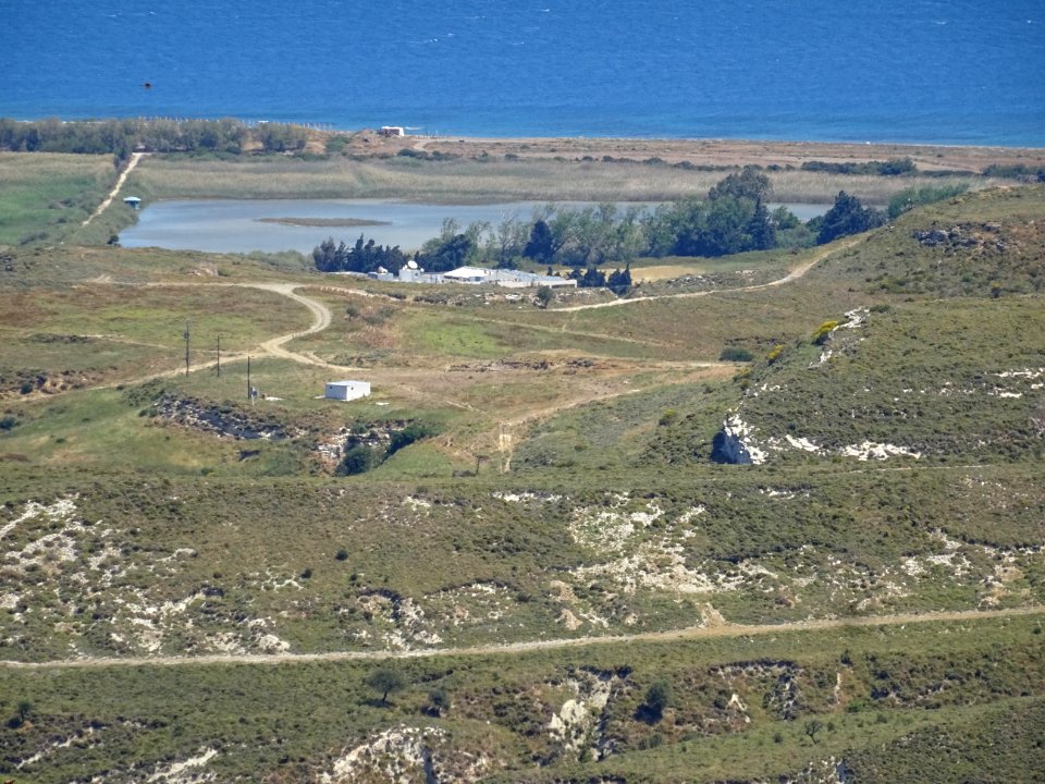 Depuis le mont Sympetro, vue sur l'hotel et la zone protég… 