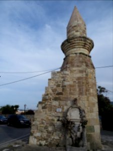 Minaret de l'ancienne mosquée Eski Cami, sur la Platia Dia… 