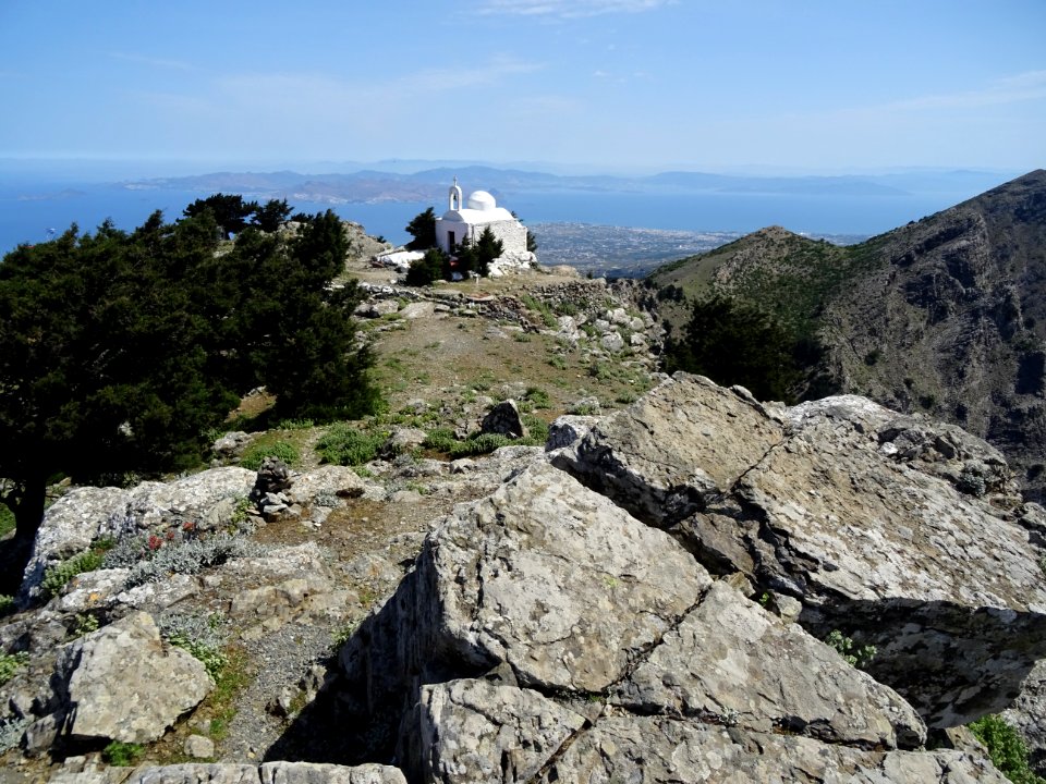 La chapelle Christos Dikaios (Christ le Juste) au sommet d… 