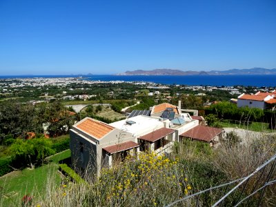 La ville de Kos au fond à gauche, et ses alentours, la mer… 