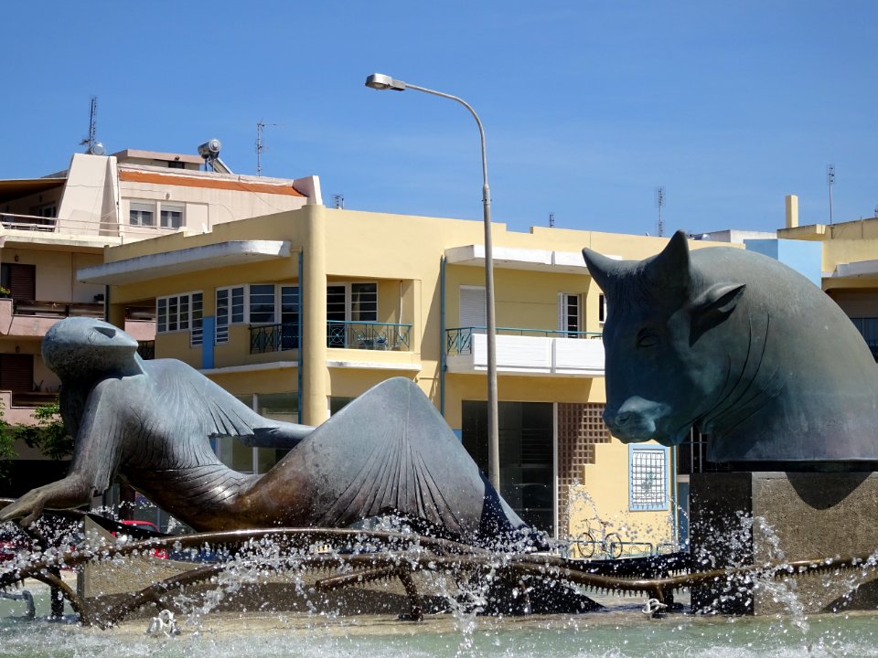 Sculpture de la déesse Europa, rond point de Platani, île … 