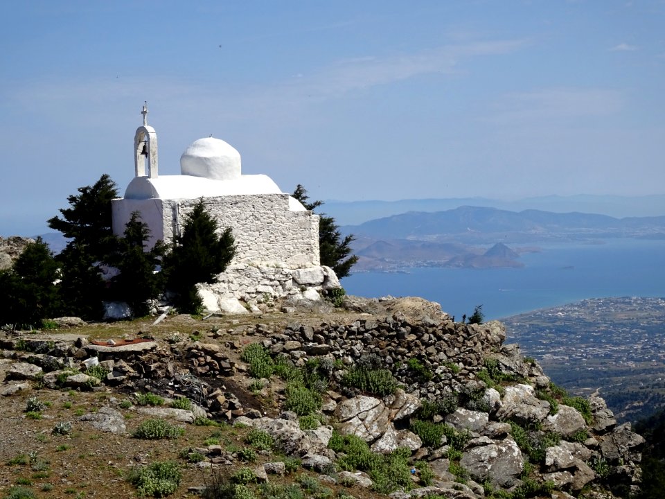 La chapelle Christos Dikaios (Christ le Juste) au sommet d… 