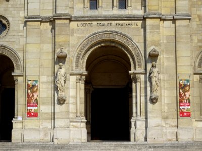 Liberté Egalité Fraternité au fronton de la basilique Sa… 