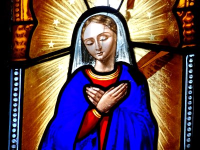 Vitrail, église St-Laurent, Le Vigean, Cantal 