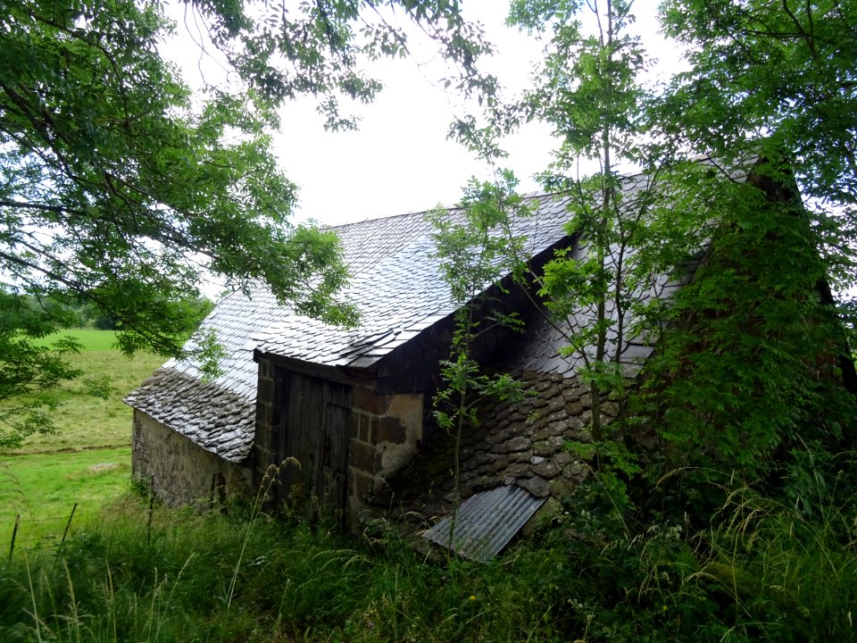 Ancienne grange au toit en lauzes 