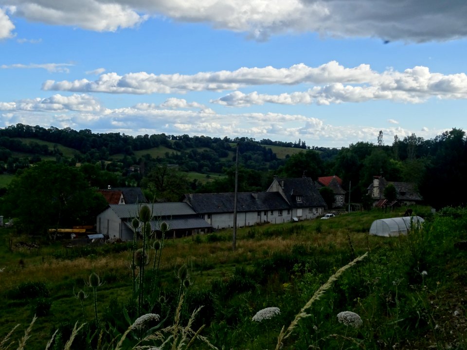 Maisons vers Breisse, Cantal 