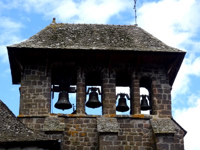 Clocher à peigne avec 4 cloches, église Saint Saturnin, à … 