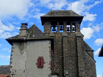 Clocher à peigne avec 4 cloches, église Saint Saturnin, à … 