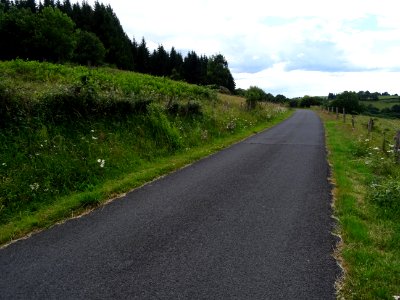 Entre Chastrade et Malgorce, une petite route dans le Cant… 