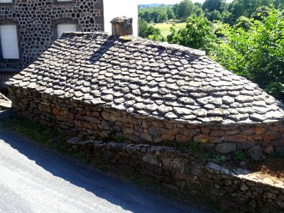 Un toit de lauzes, Cezens, Cantal 