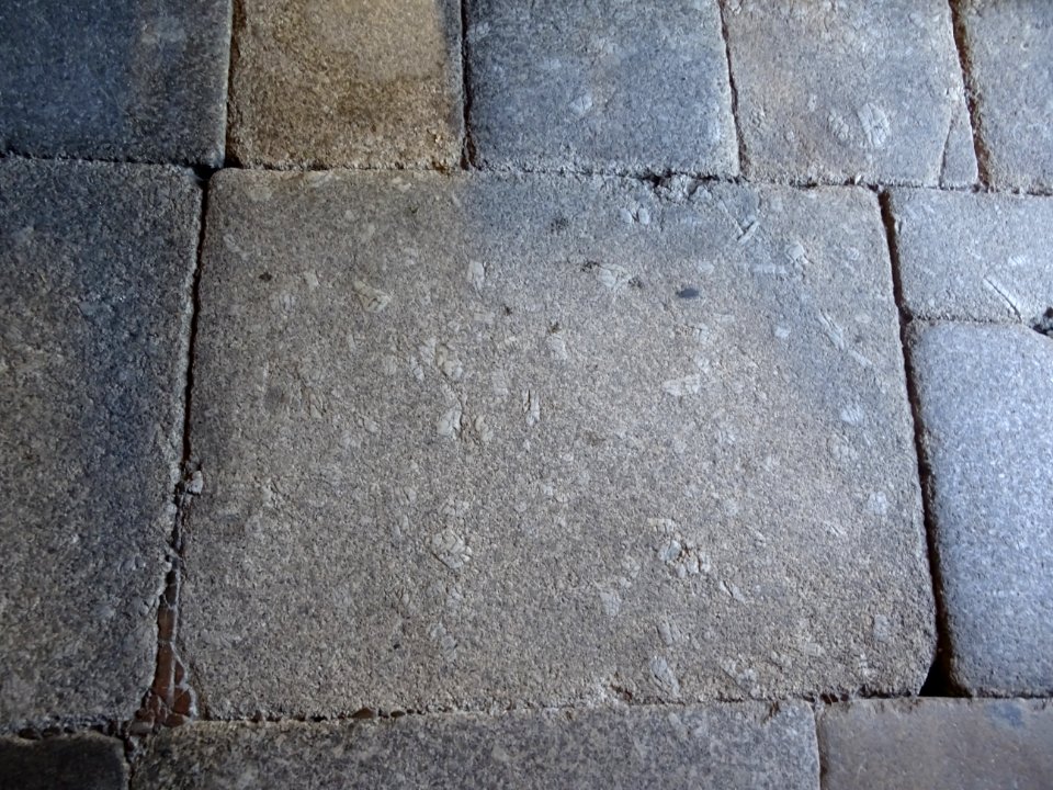 Dalles de granite dit porphyroïde, à gros cristaux de fe… 