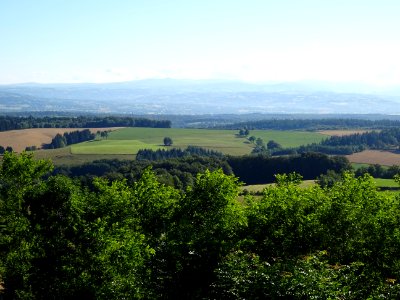 Vue vers le Sud depuis le sommet plat du Puy Saint-Laurent… 