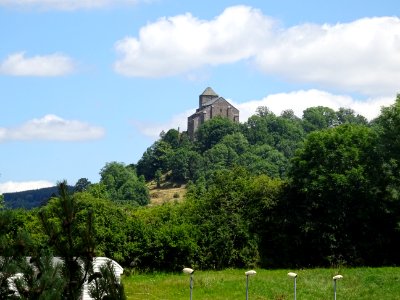 Eglise Saint-Pierre de Bredons, située sur un dyke , domin… 