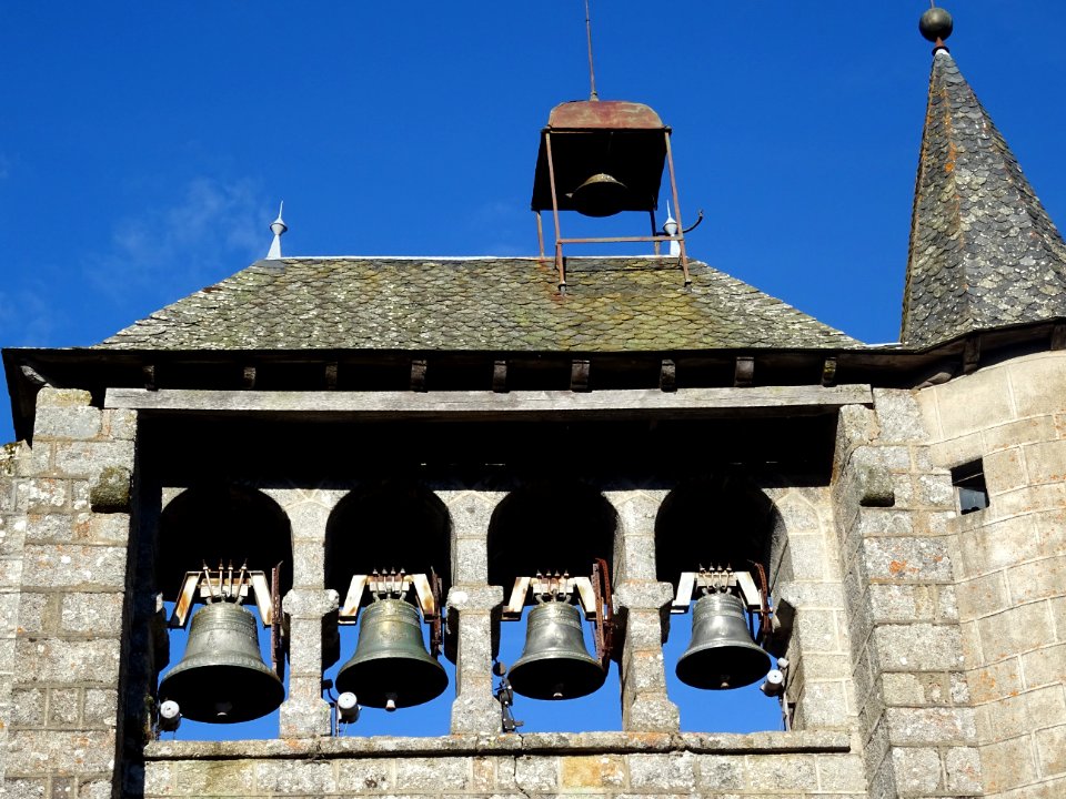 Clocher à peigne à 4 cloches de l'église Saint-Martin, Lie… 