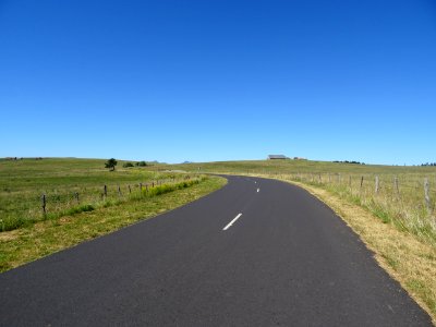 Grandes étendues herbeuses avant le Col de Montirargues, C… 