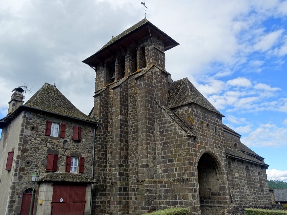 Clocher à peigne avec 4 cloches, église Saint Saturnin, à … 