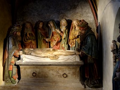 Mise au tombeau polychrome datée de 1495, église Saint-Mat… 