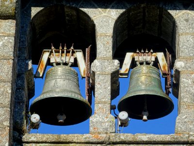 2 cloches de l'église de Lieutadès, Cantal 