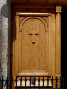 Détail de la porte d'entrée, église Saint-Martin, Fridefon… 