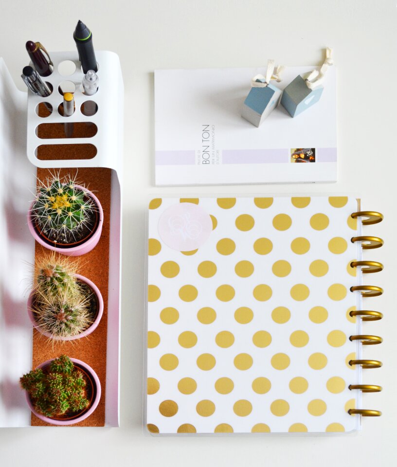 Desk organize office furniture