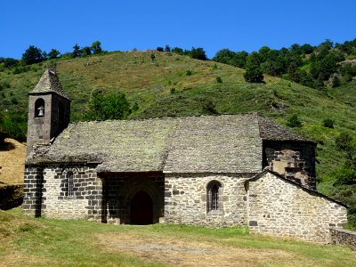 Chapelle médiévale Saint Illide, à Alleuze, Cantal photo