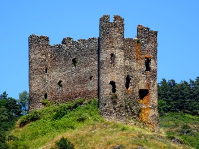 Ruines du château d'Alleuze, Cantal 