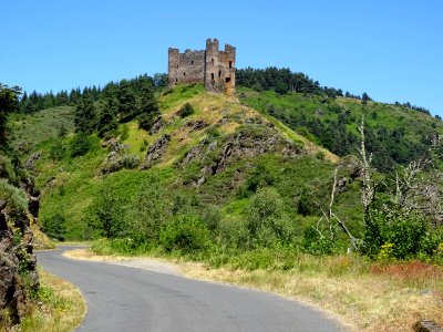 Ruines du château d'Alleuze, Cantal 